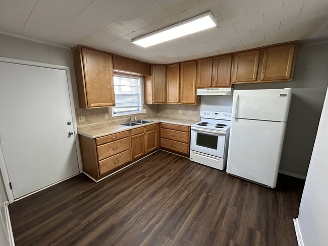 Building Photo - 122 Plaza Dr