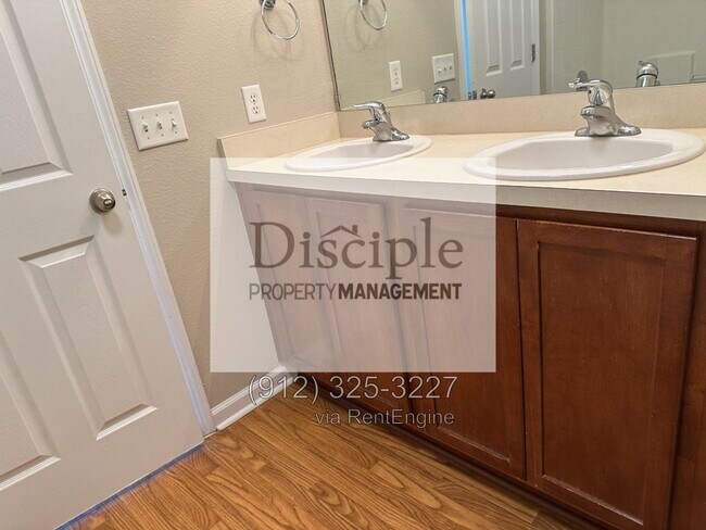 Building Photo - 1045 Canyon Oak Loop