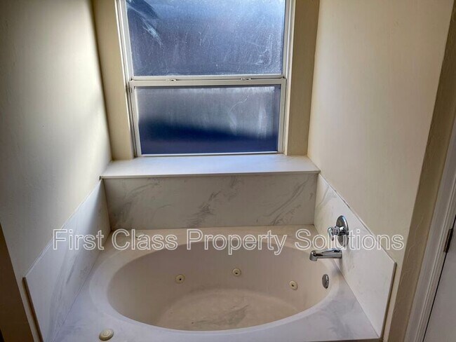Building Photo - 917 Renita Way