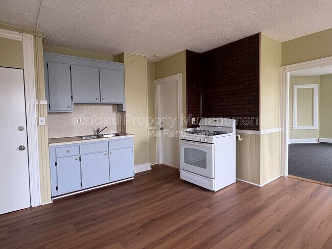 Building Photo - 242 Washington St