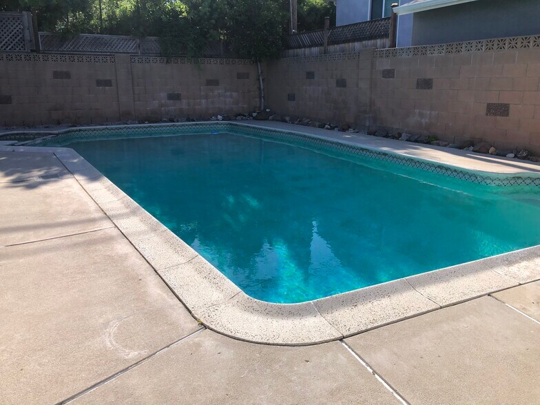 Backyard Pool - 4927 Forman Ave