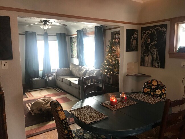 Primary Photo - Large 4 Bedroom house in a quiet neighborh...
