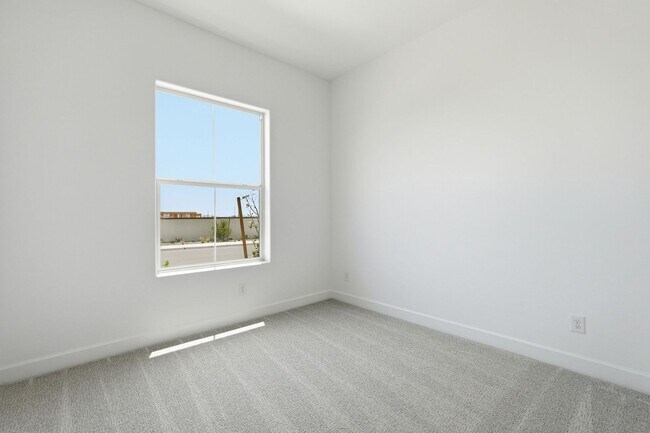 Building Photo - 2942 Manzanilla Ave
