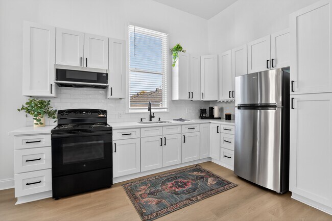 Building Photo - 3324 S Saratoga St