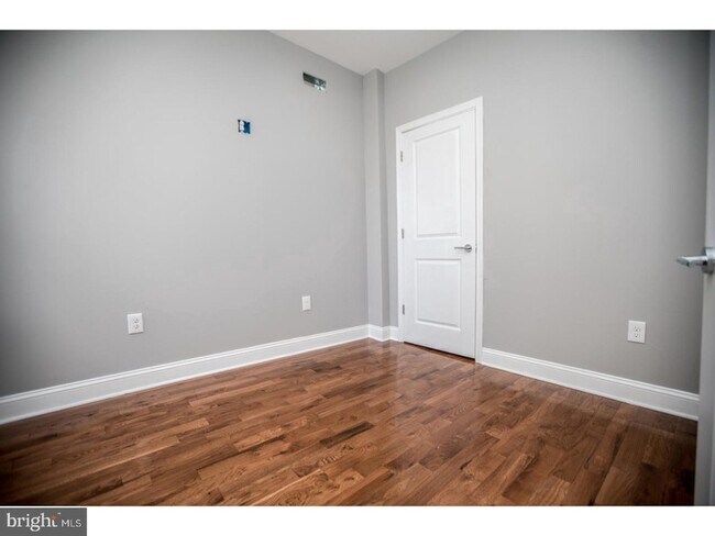 Building Photo - 1512 S 18th St
