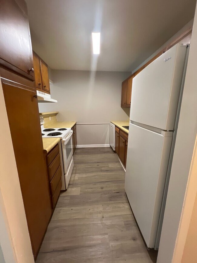 Building Photo - Newly Renovated 2B\1B Apartment Available in Lake Charles