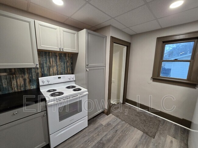 Building Photo - 115 Summit Ave