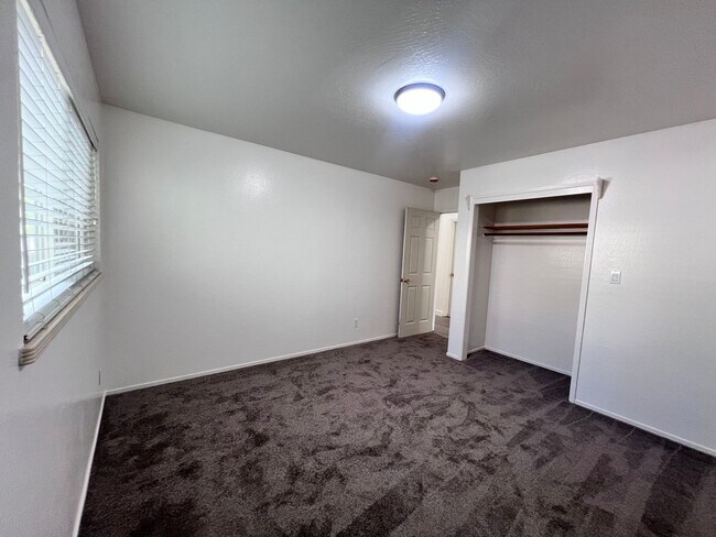 Building Photo - 37565 2nd St