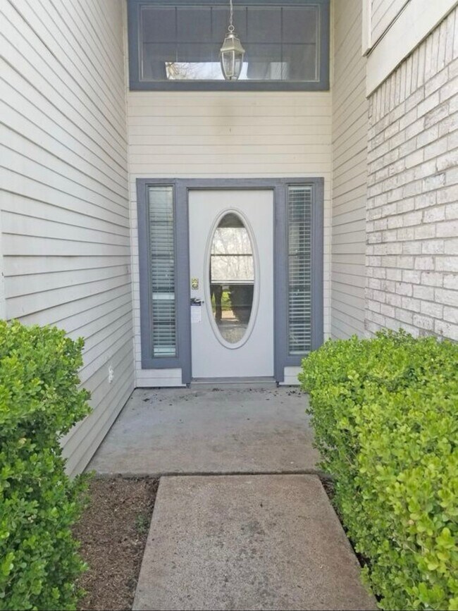 Building Photo - 3210 Festus Dr