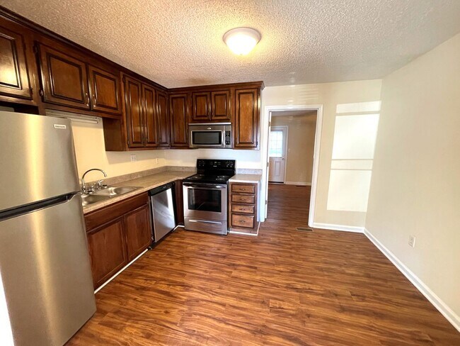 Building Photo - 1022 Cherry Hills Ct