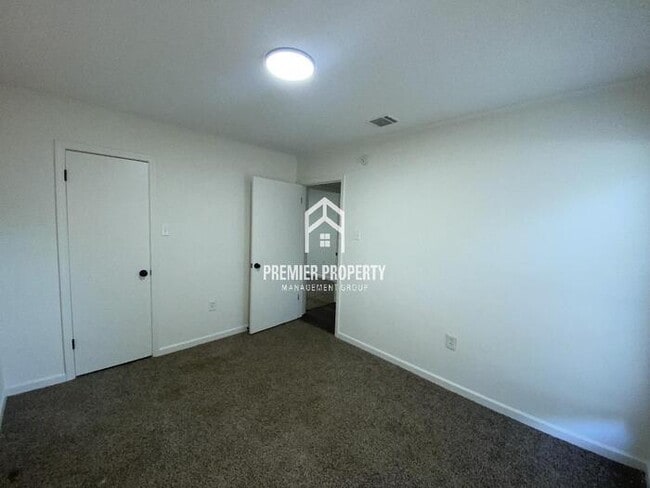 Building Photo - 5818 Port Haven Dr