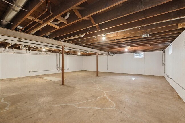 Building Photo - 12405 S 75th Ave
