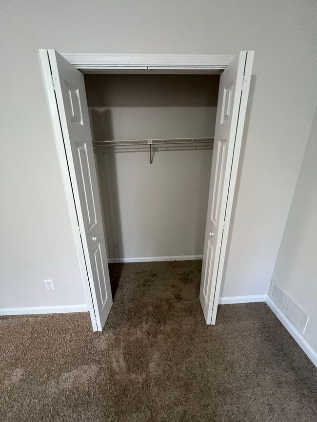 Building Photo - Available now!!! 2 Story townhome across from Briscoe Park!!