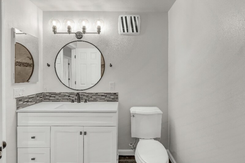 Building Photo - 10607 Des Moines Memorial Dr