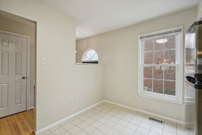 Building Photo - 5407 Grove Ridge Way