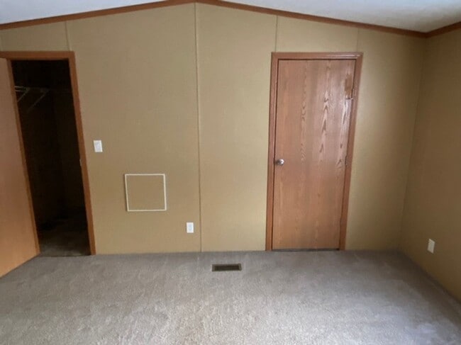 Building Photo - 3bd/2ba Renovated