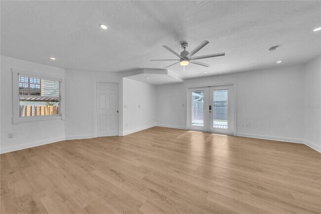 Building Photo - 314 W Frances Ave