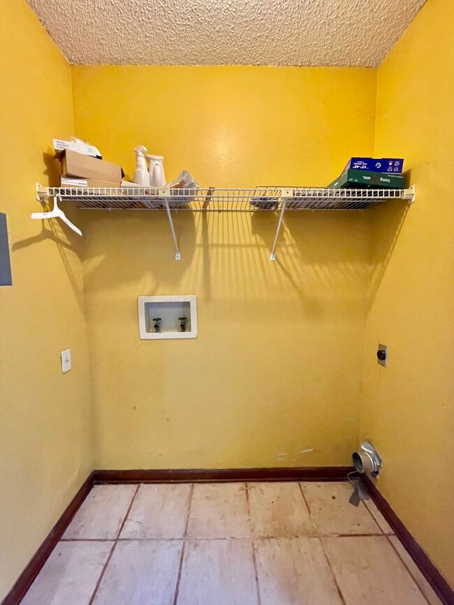 Building Photo - Condo: Jefferson Towne