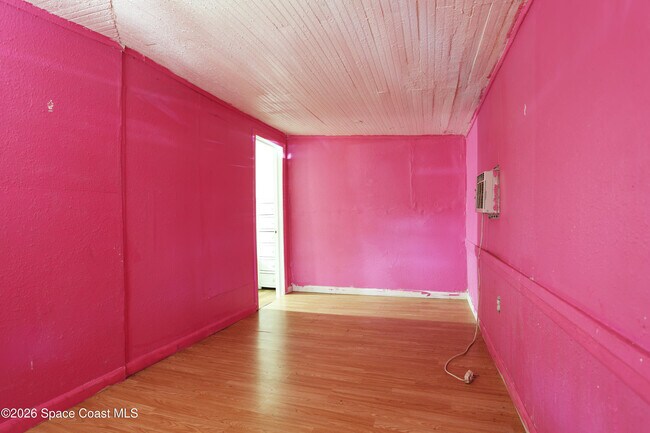 Building Photo - 317 Pineda St