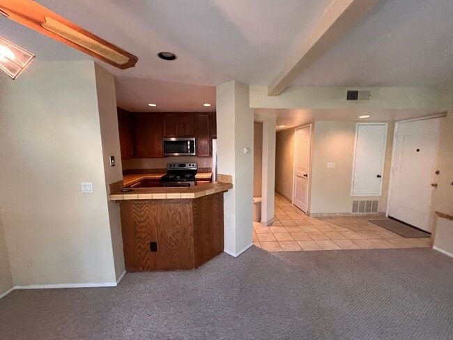 Building Photo - Mission Beach, 2 bedroom, 2 bathroom, with...