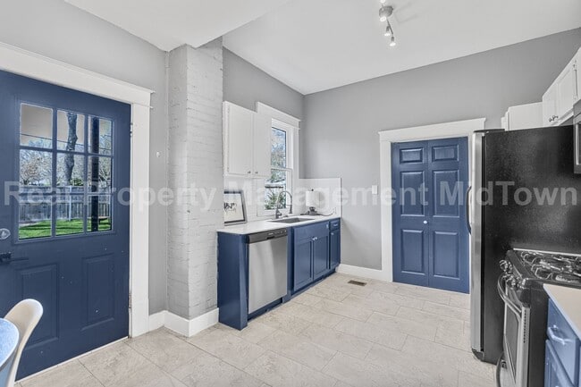 Building Photo - Live in the Heart of One of Dallas’ Most I...