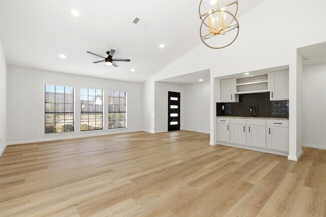 Building Photo - 6808 Beeman Dr