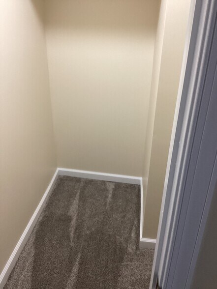 Building Photo - 614 McAlpine St