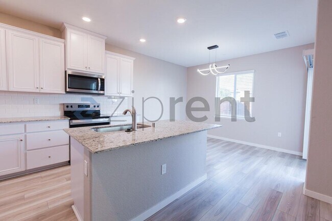 Building Photo - 2766 Bedell St