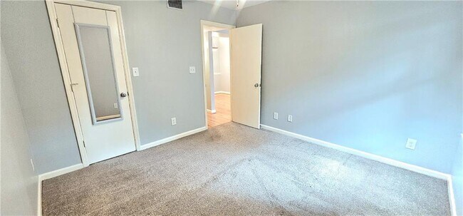 Building Photo - 2060 Chastain Park Ct NE