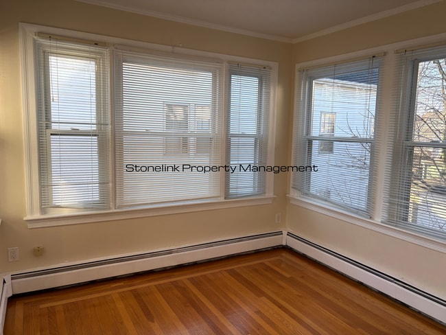 Building Photo - 550-552 Wayland Avenue