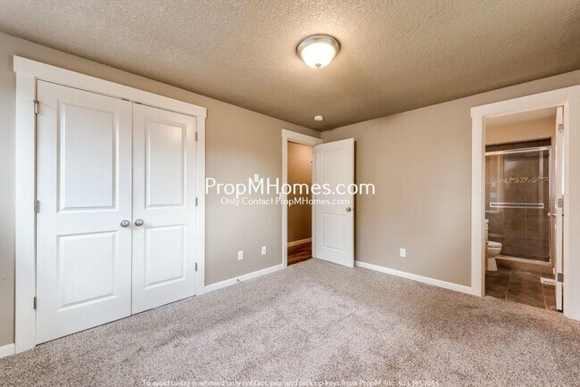 Building Photo - Updated Three Bedroom Gem in Oregon City!