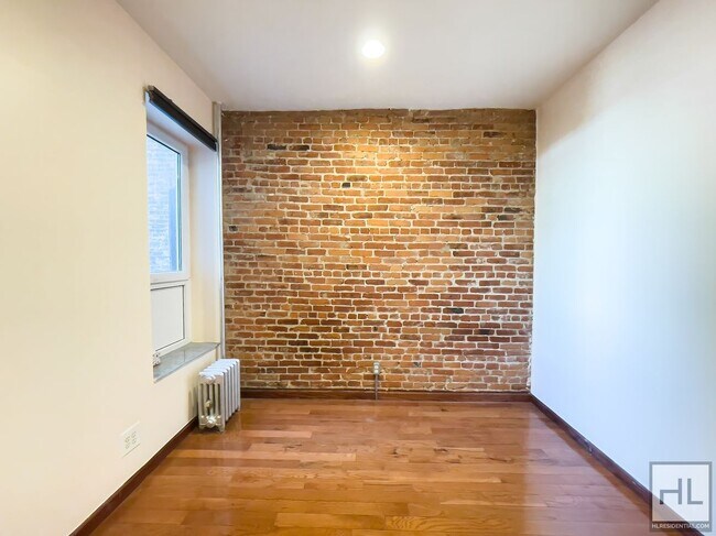 Primary Photo - HURON STREET / Greenpoint Brooklyn / Spaci...