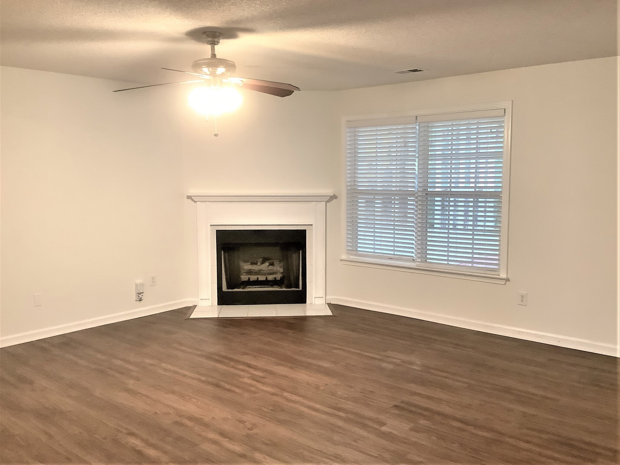 Building Photo - 106 Sweetland Ct