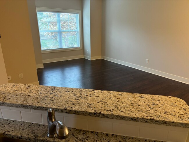 Building Photo - 3 bed /2.5 bath townhouse at Cobblestone a...