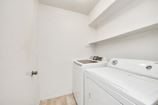 Building Photo - 10757 Braes Bend Dr