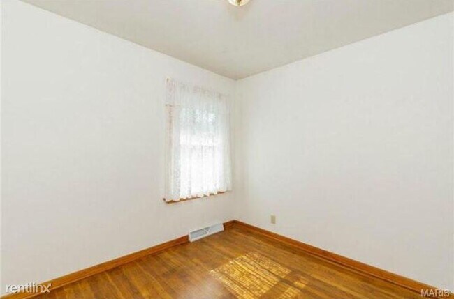 Building Photo - 3 br, 1 bath House - 17 Terry Dr