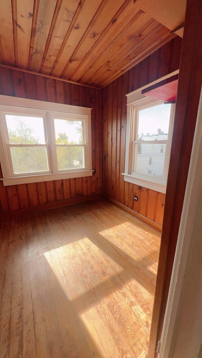 Building Photo - 2307 Windsor Ave