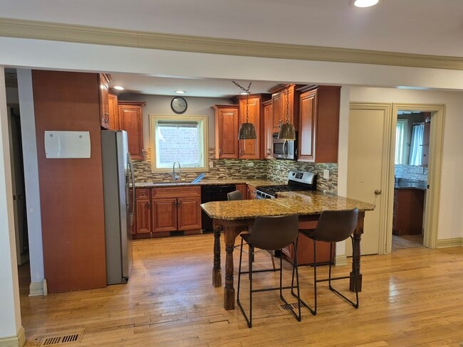 Building Photo - 4138 N Parkside Ave