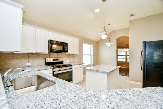 Building Photo - 2023 Manchester Crossing Dr