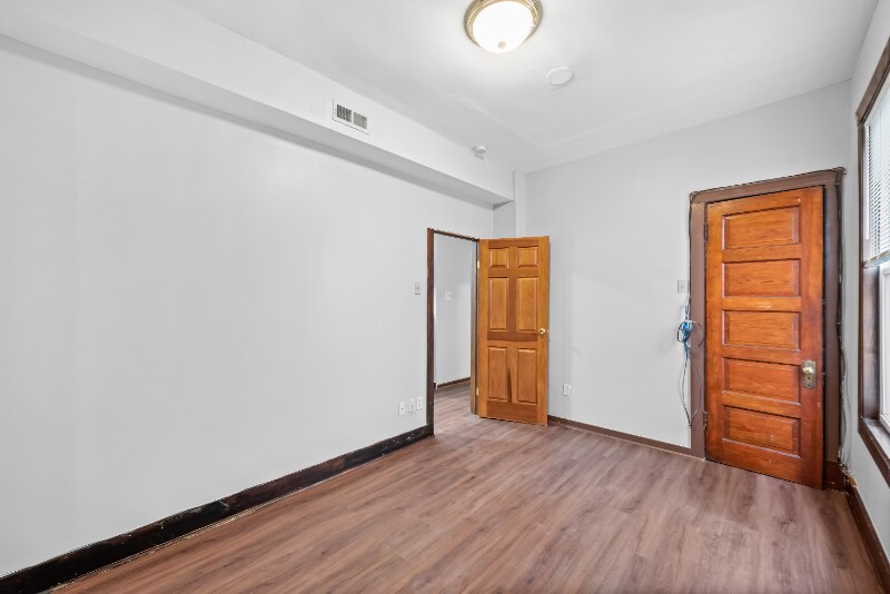 Building Photo - 879 N Richmond St