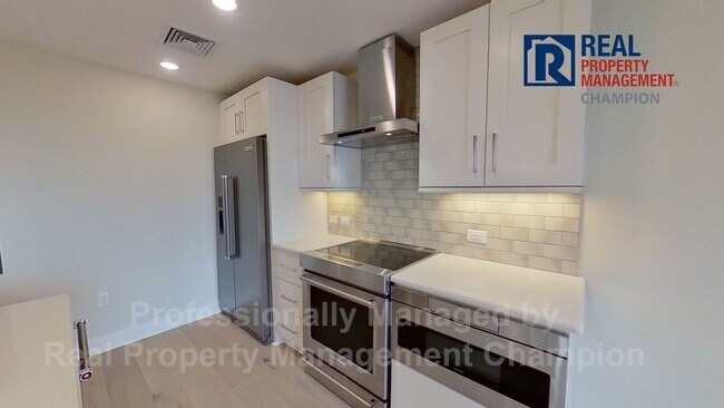 Building Photo - Luxury Condo with Water Views in Heart of Wilmington