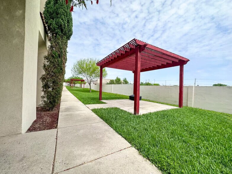Building Photo - 1413 Keeton Ave E
