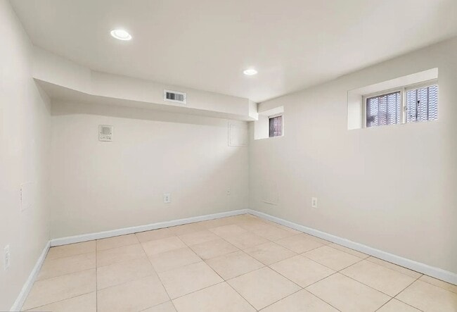 Building Photo - 1401 Druid Hill Ave