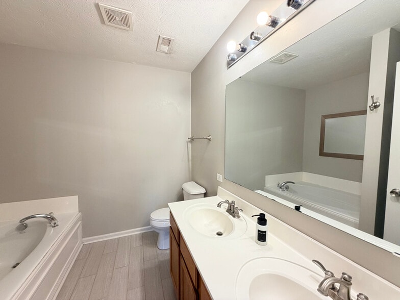 Building Photo - 15031 Tiki Trail