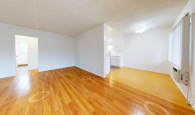 Interior Photo - 7253-57 Variel Ave