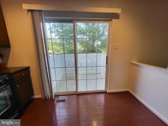 Building Photo - 284 Flagstone Rd