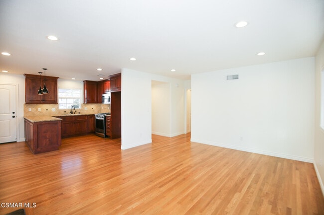 Building Photo - 961 Riopelle Ct