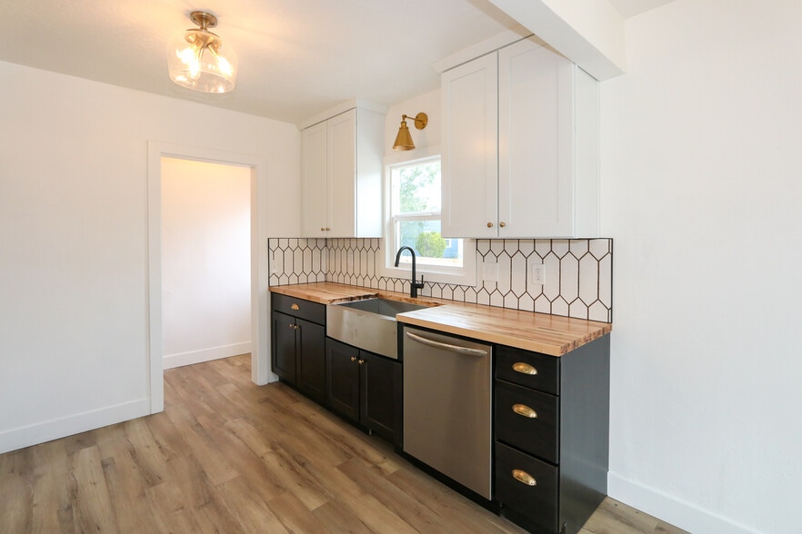 Building Photo - 1058 S Roberta St