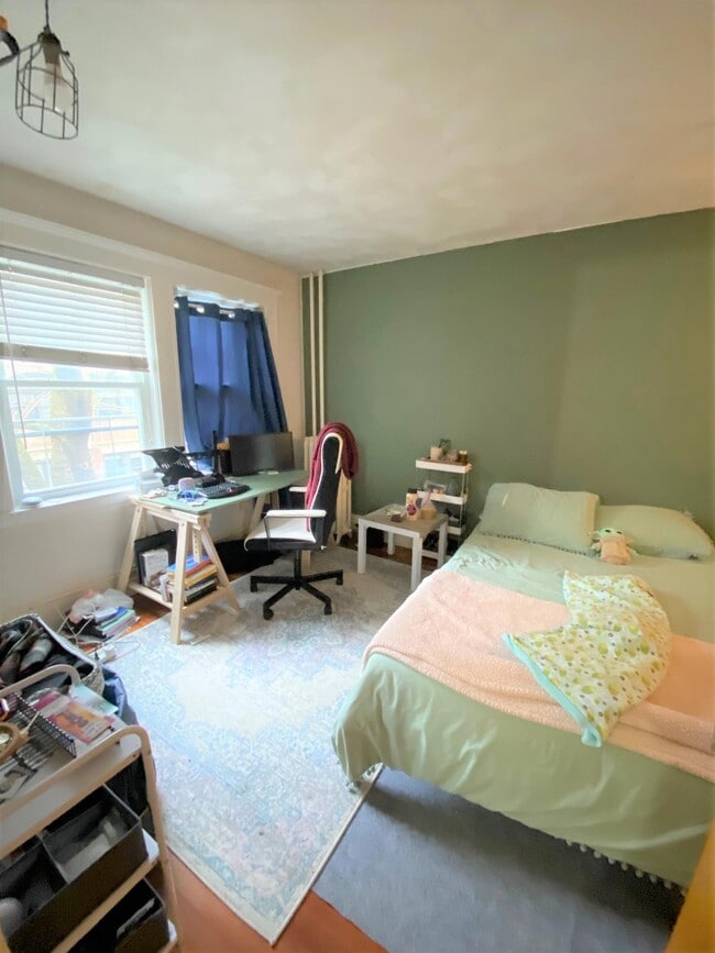 Building Photo - 9 Everett St