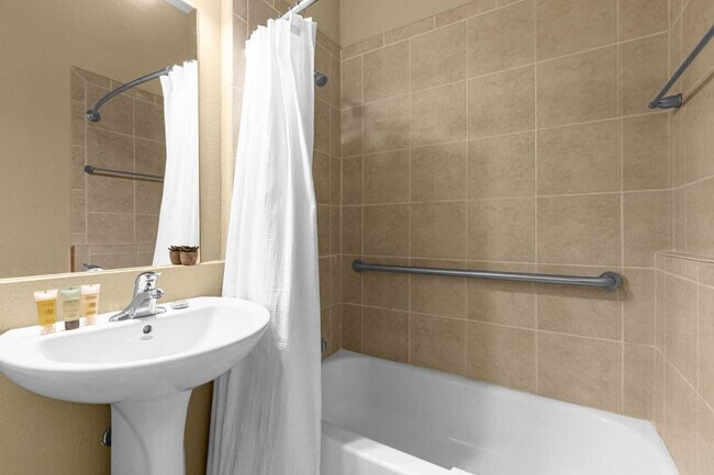 Building Photo - 14590 Damai Ln